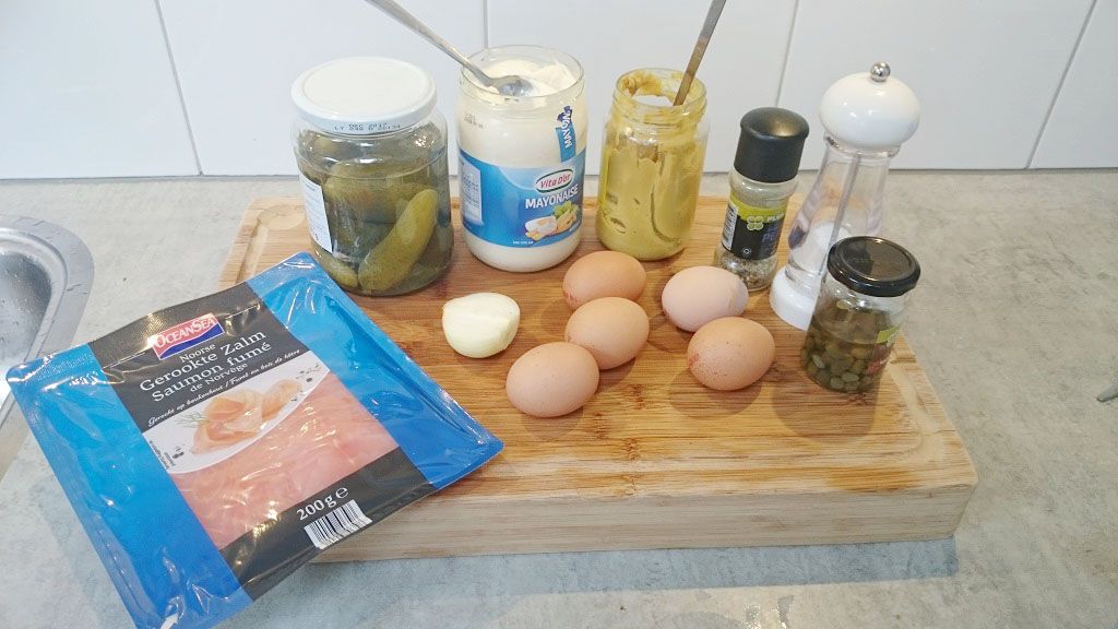 Salmon deviled eggs ingredients