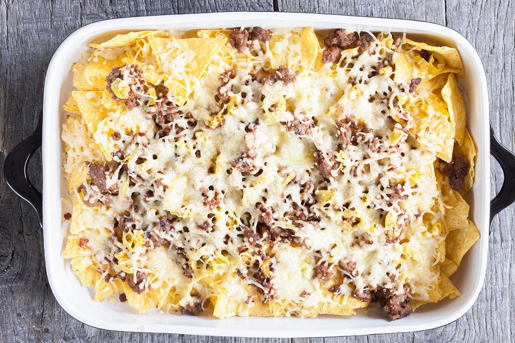 Super Baked nachos with cheese and peppers - ohmydish.com FV-03