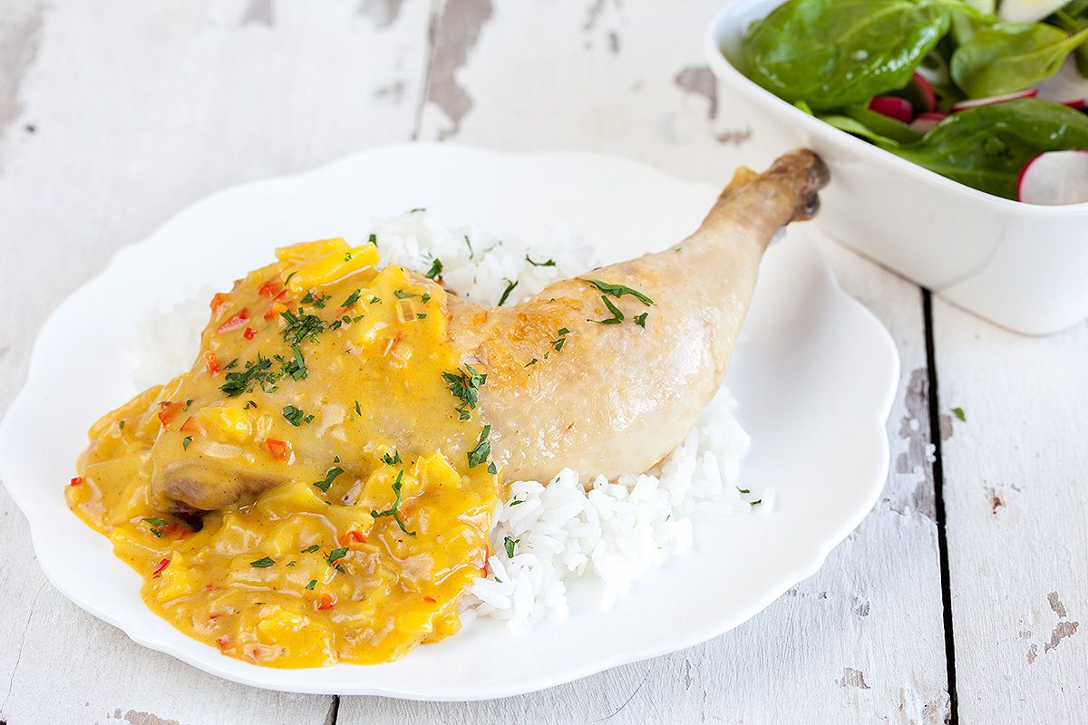 Pineapple curry sauce with chicken legs