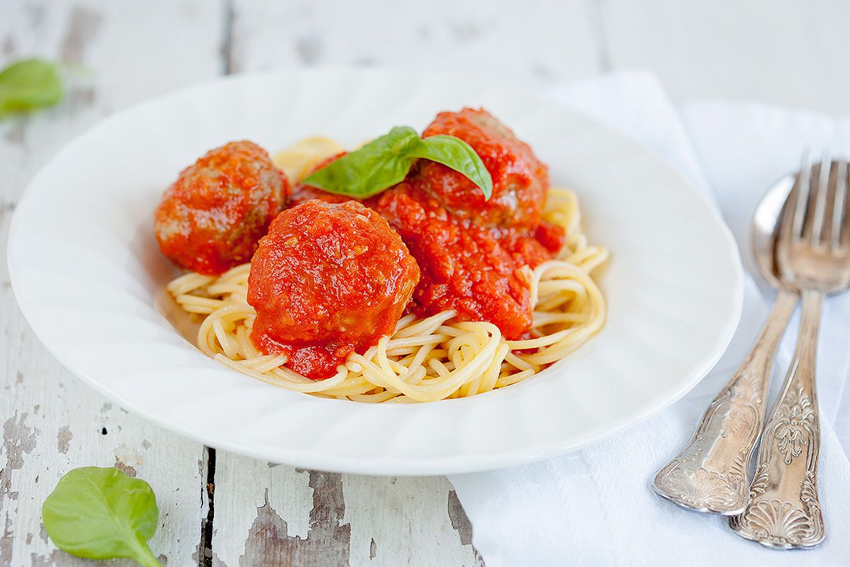 Spaghetti with mozzarella-stuffed meatballs