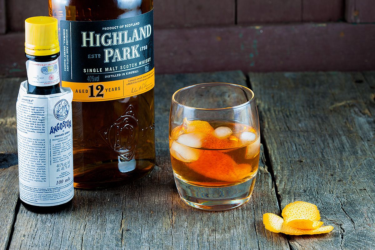 Old Fashioned whiskey drink