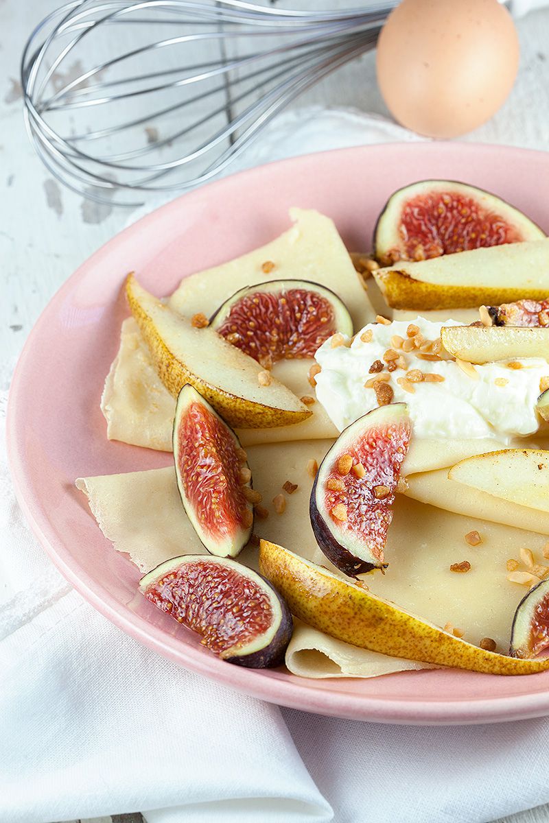 Crepes with figs and pears