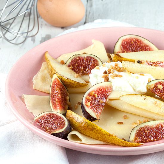 Crepes with figs and pears