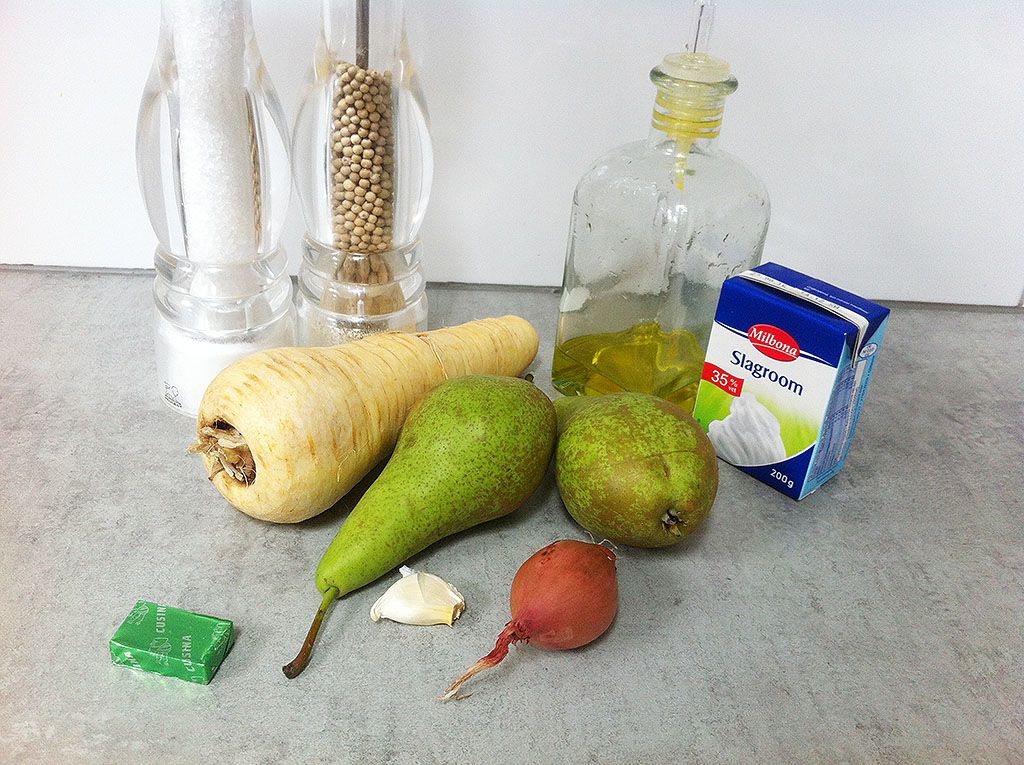 Sweet parsnip and pear soup ingredients