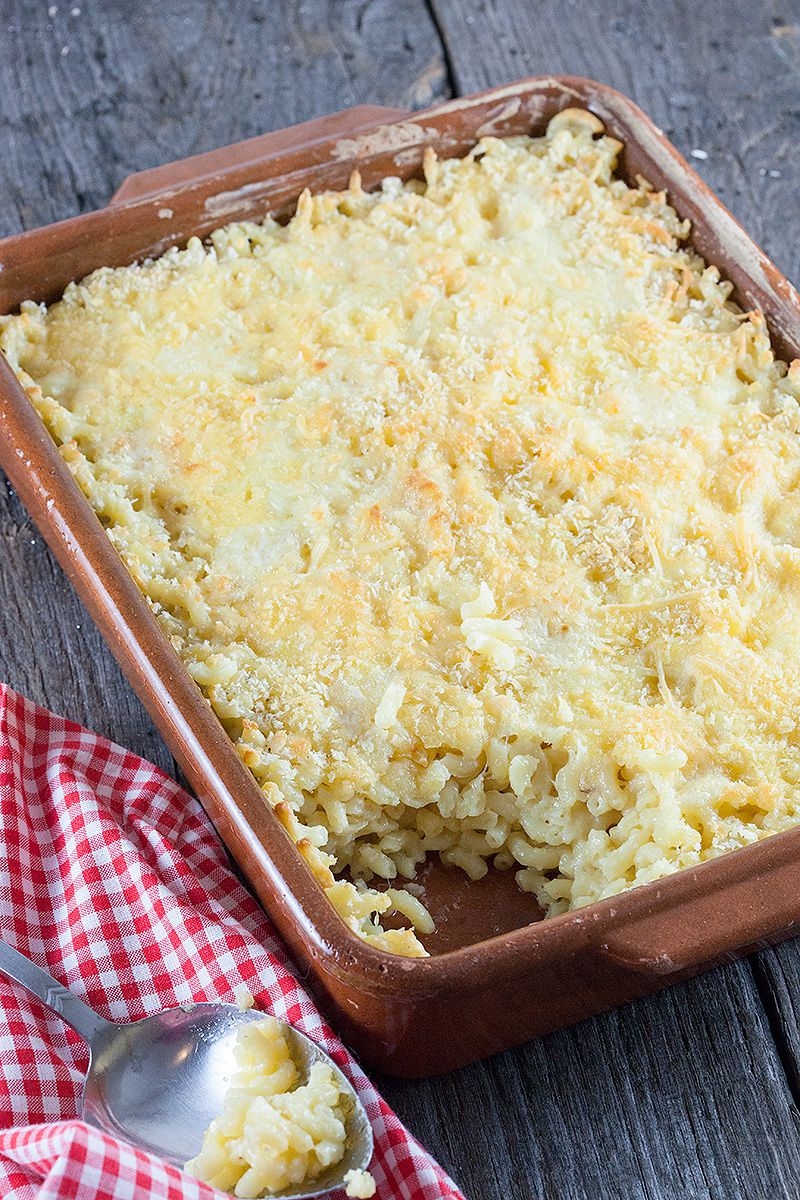 Oven-baked macaroni and cheese