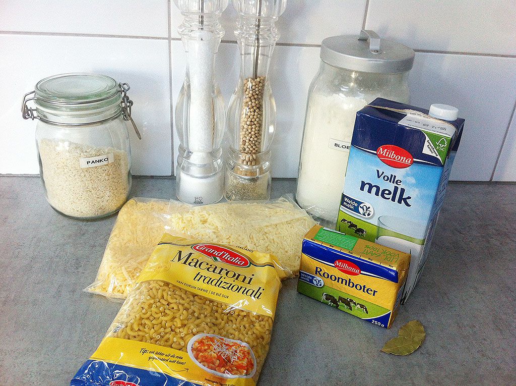 Oven-baked macaroni and cheese ingredients