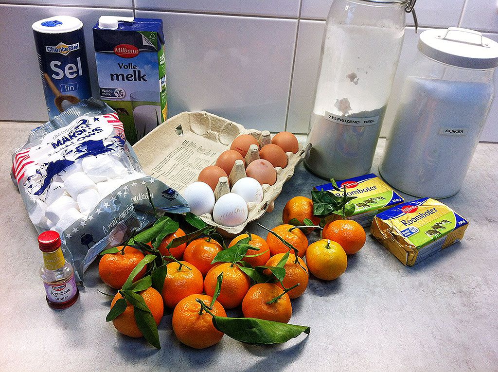 Double layered clementine cake ingredients