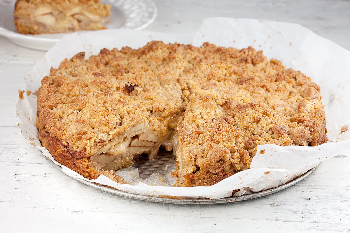 Apple crumble pie (dairy + refined sugar free)