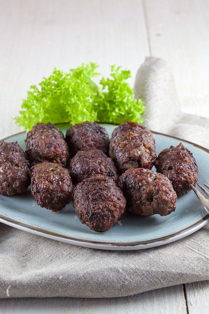 Romanian grilled minced meat rolls