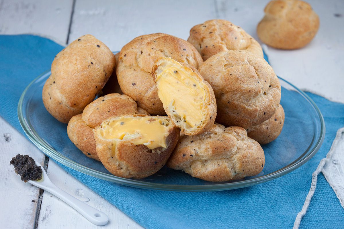 Cheesy truffle puffs