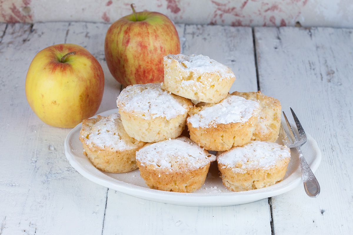 Creamy apple muffins
