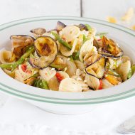 Cod, flat beans and noodle spring salad - ohmydish.com