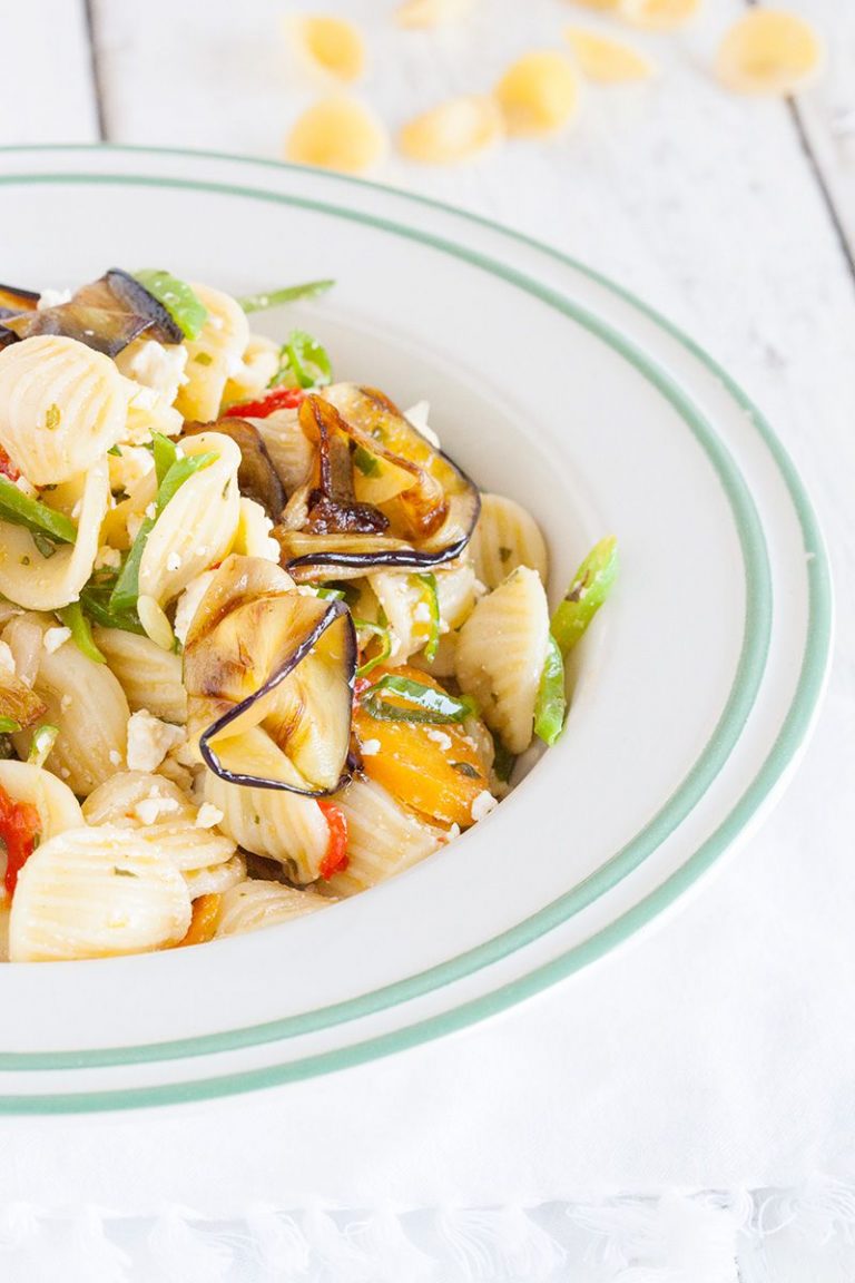 Orecchiette pasta salad with flat beans and spring onions - ohmydish.com