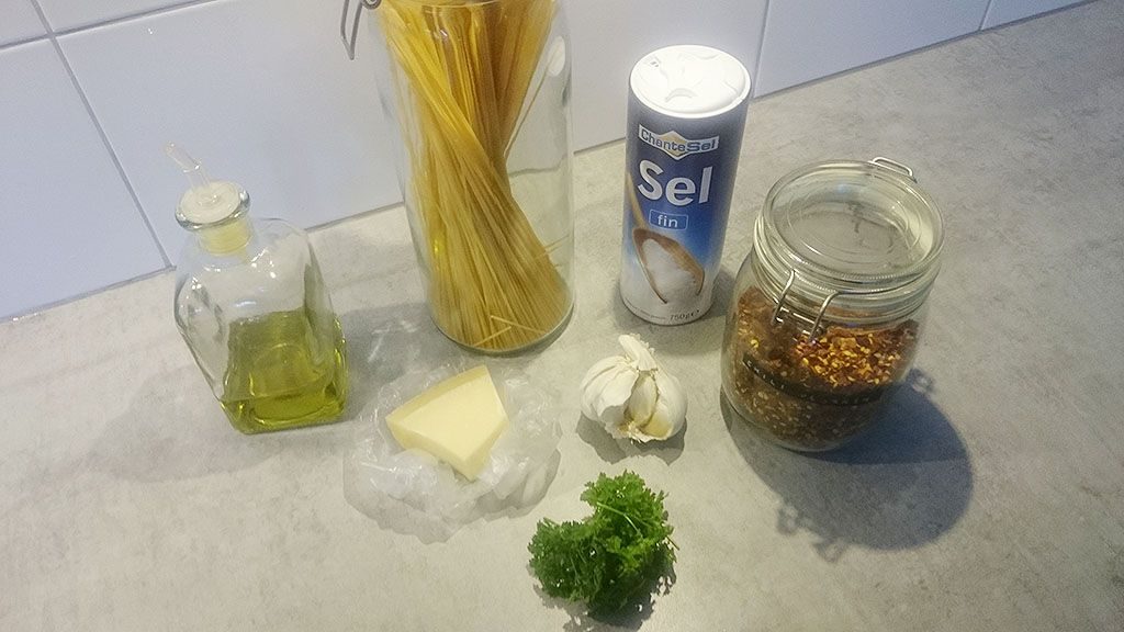Spaghetti aglio e olio ingredients