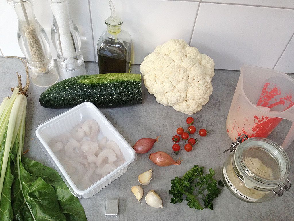 Zucchini spaghetti with shrimps and creamy cauliflower ingredients