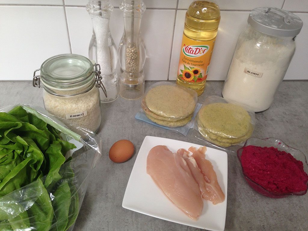 Crispy chicken and hummus pita ingredients