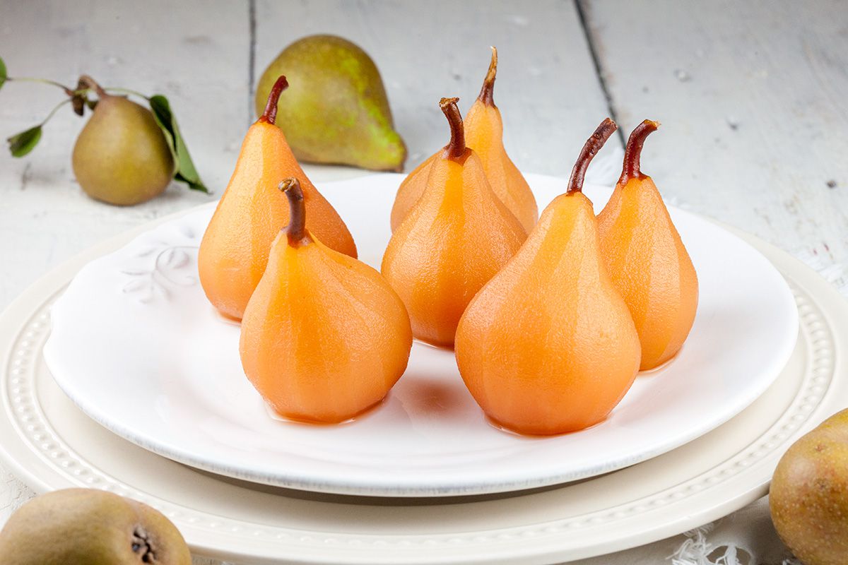 Poached pears in apple juice