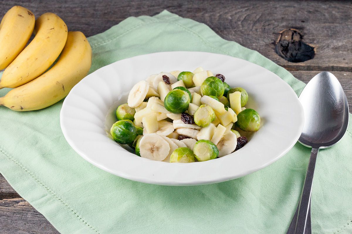 Brussels sprouts with apple and banana