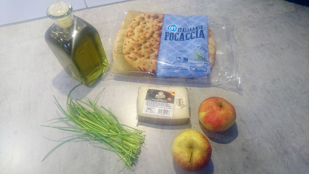 Apple and manchego crostini ingredients