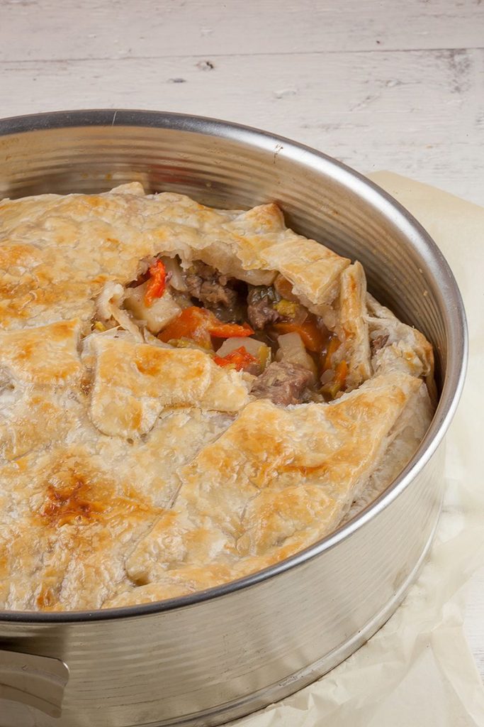Beef stew with puff pastry