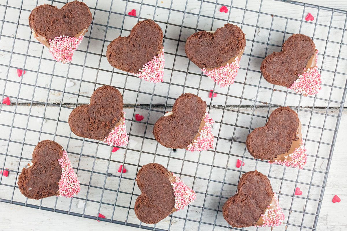 Valentine's day chocolate dip cookies