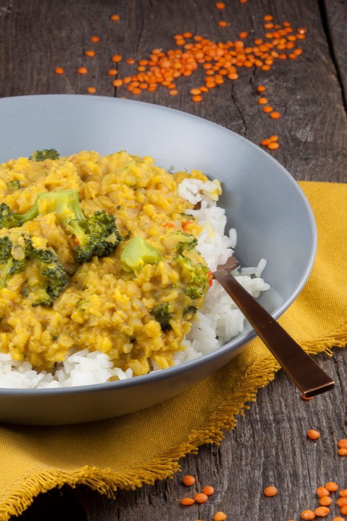 Vegetarian red lentils and broccoli curry