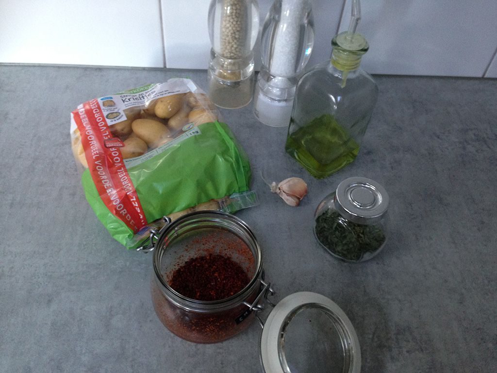 Pan-roasted garlic potatoes ingredients
