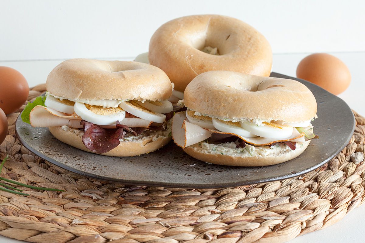 Bagel with cream cheese, egg and smoked turkey
