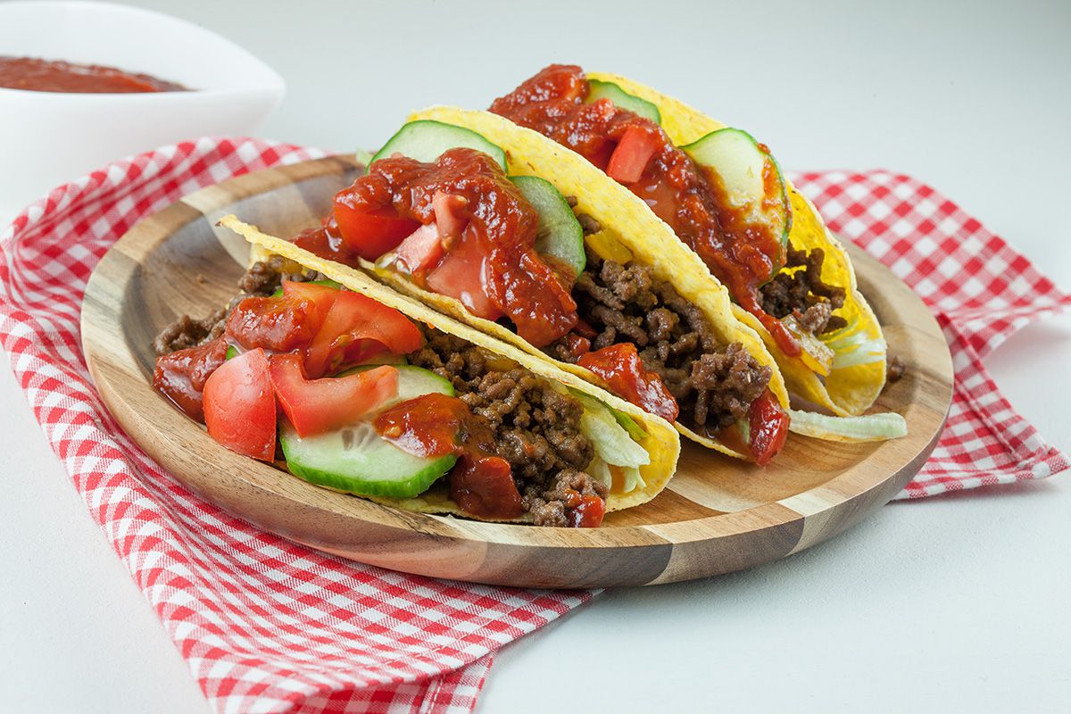 Hard shell tacos with minced meat