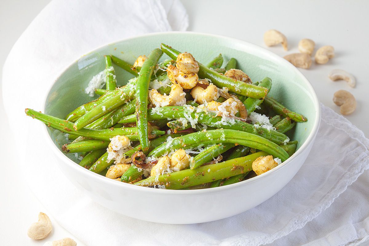 Curried green beans with cashews