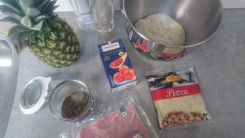 Hawaiian pizza ingredients