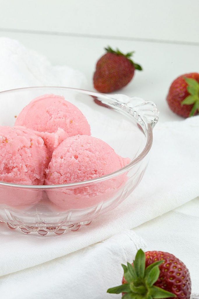 Strawberry buttermilk ice cream