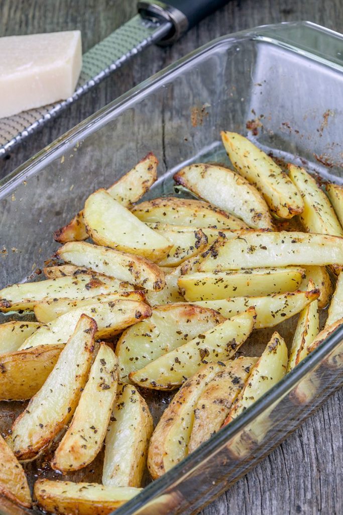 Spicy oven-roasted potato wedges