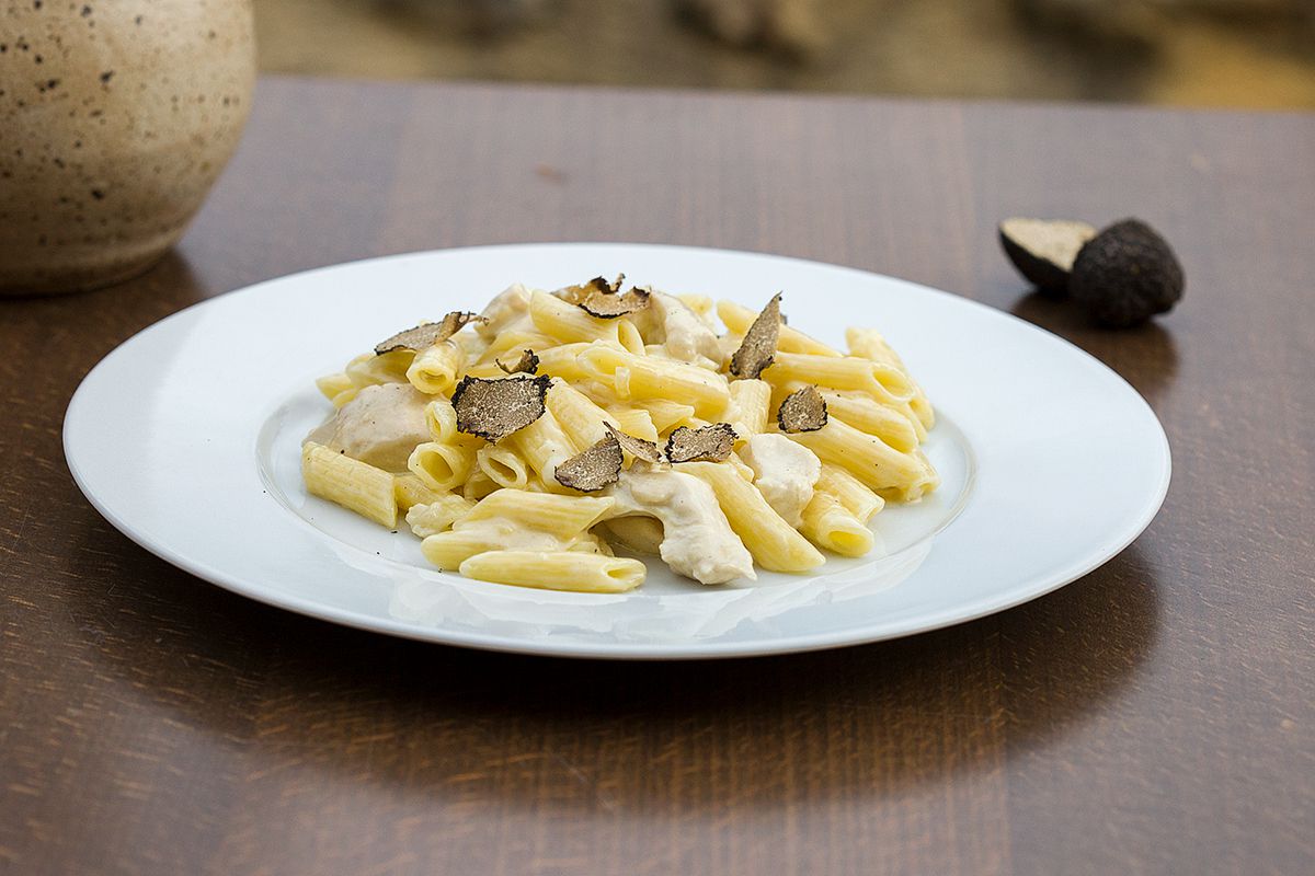Creamy chicken pasta with truffle