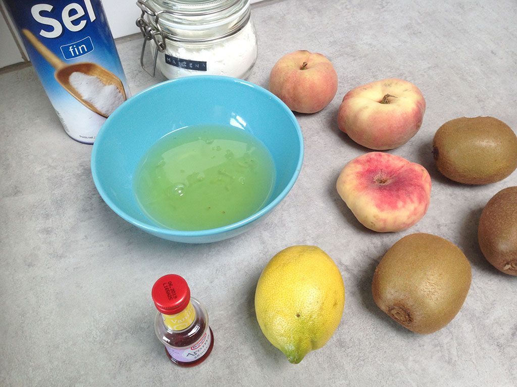 Pavlova with peaches and kiwi ingredients