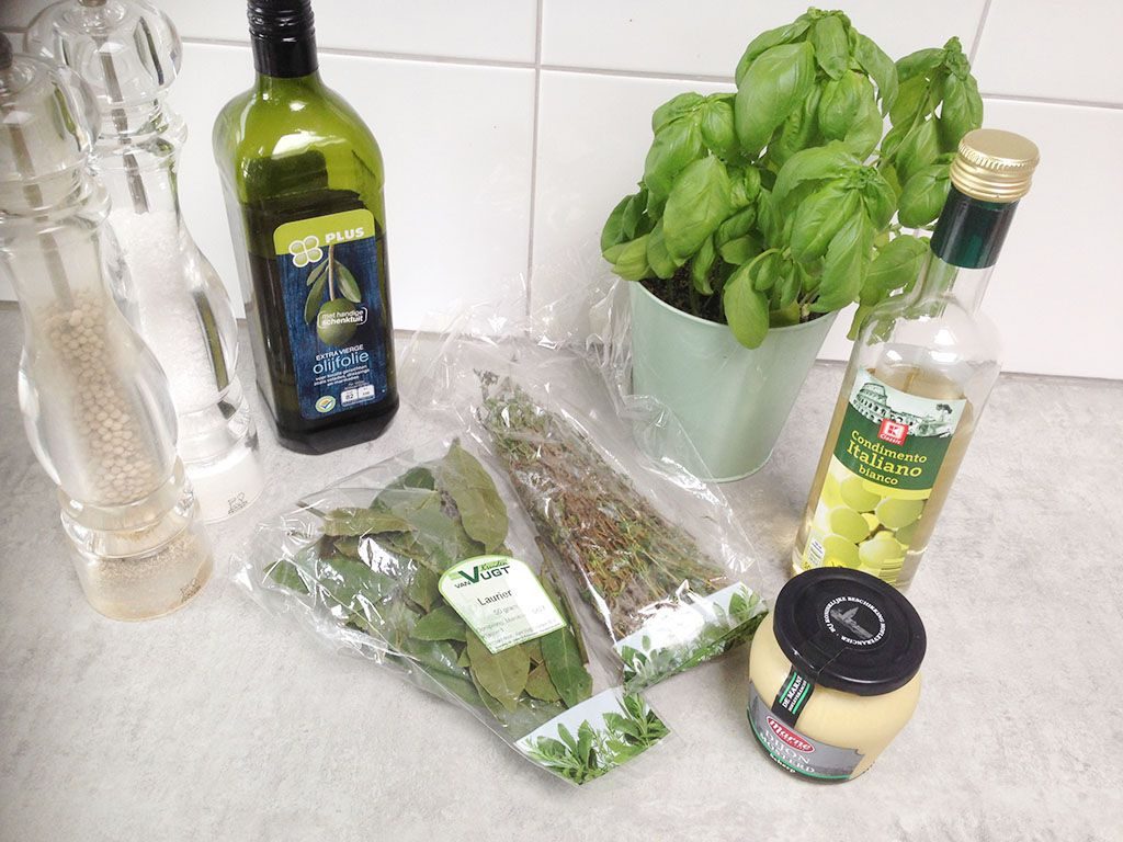 Spiced salad dressing ingredients