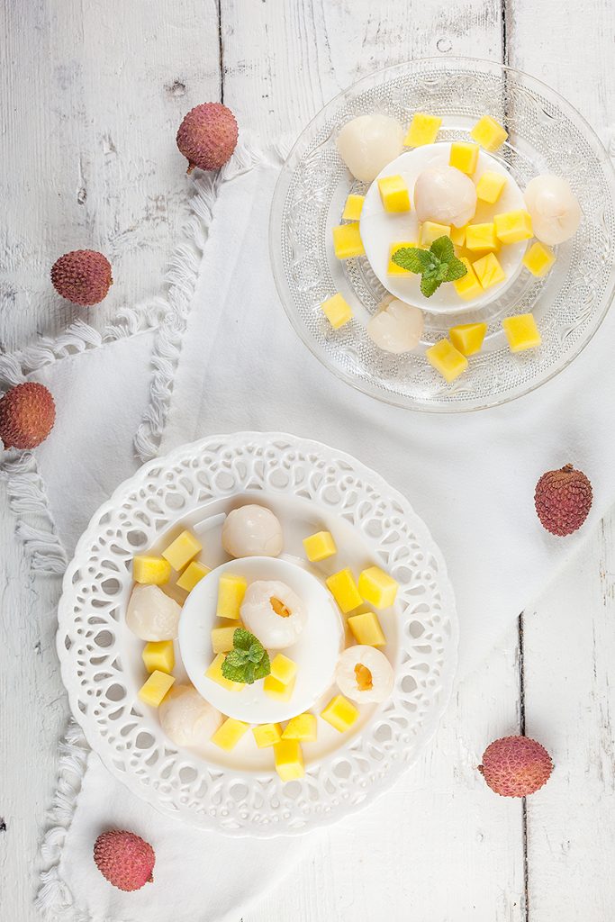 Coconut-lychee pudding with mango
