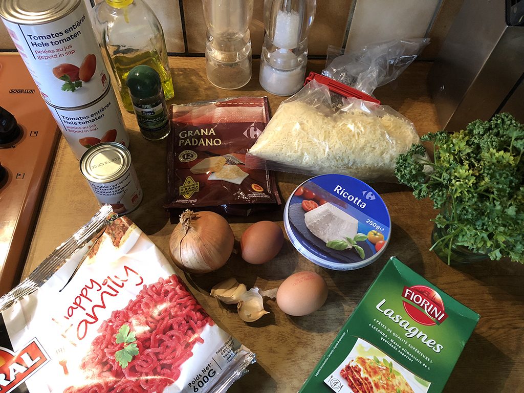 Ground beef and ricotta lasagna ingredients