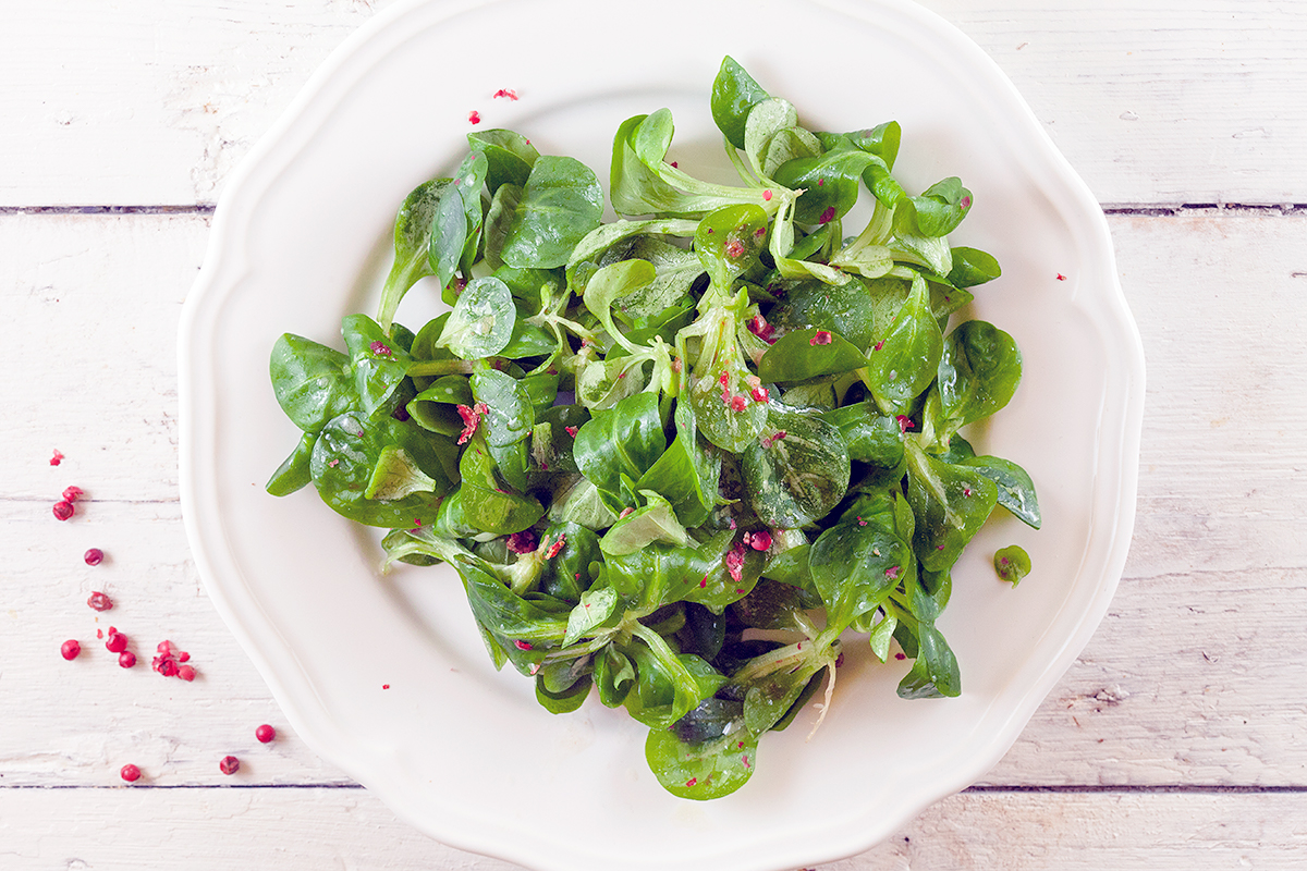 Salad with pink peppercorn dressing