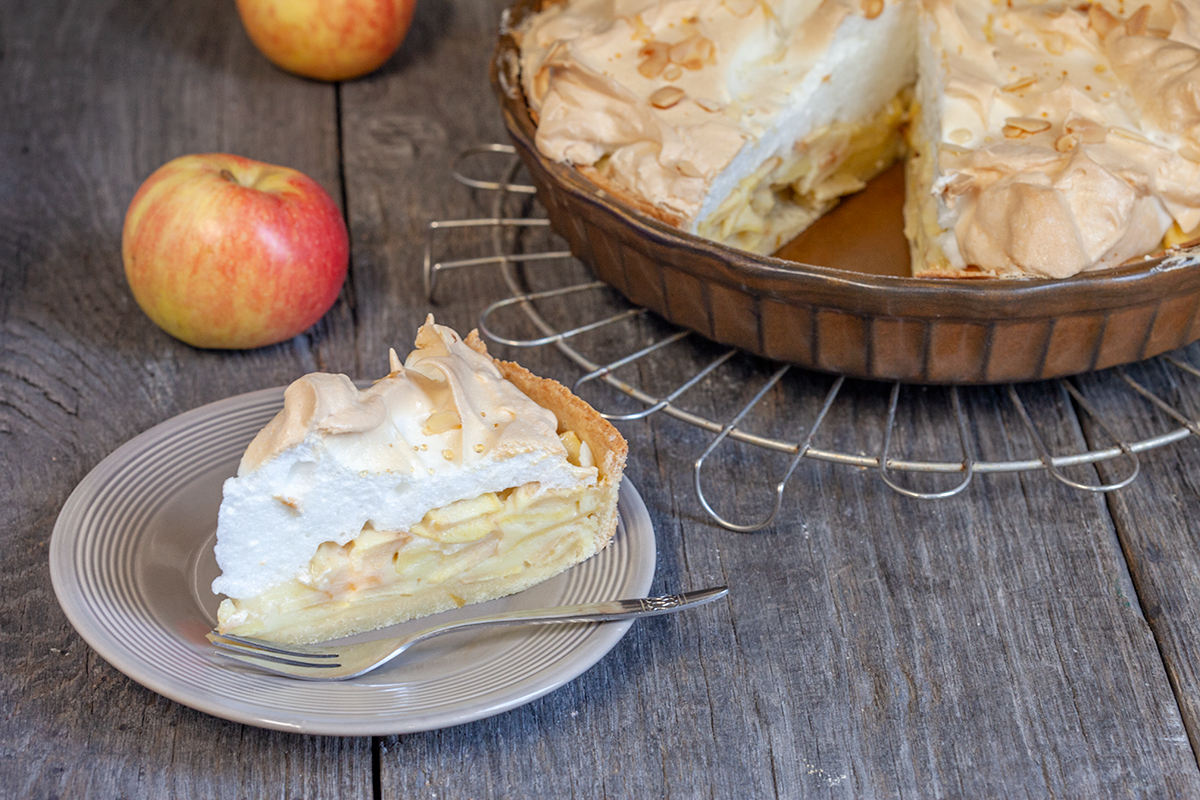Apple meringue pie