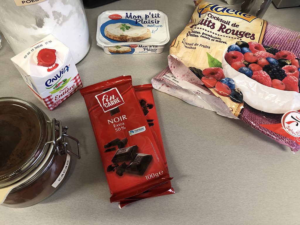 Chocolate and red fruit cheesecake ingredients