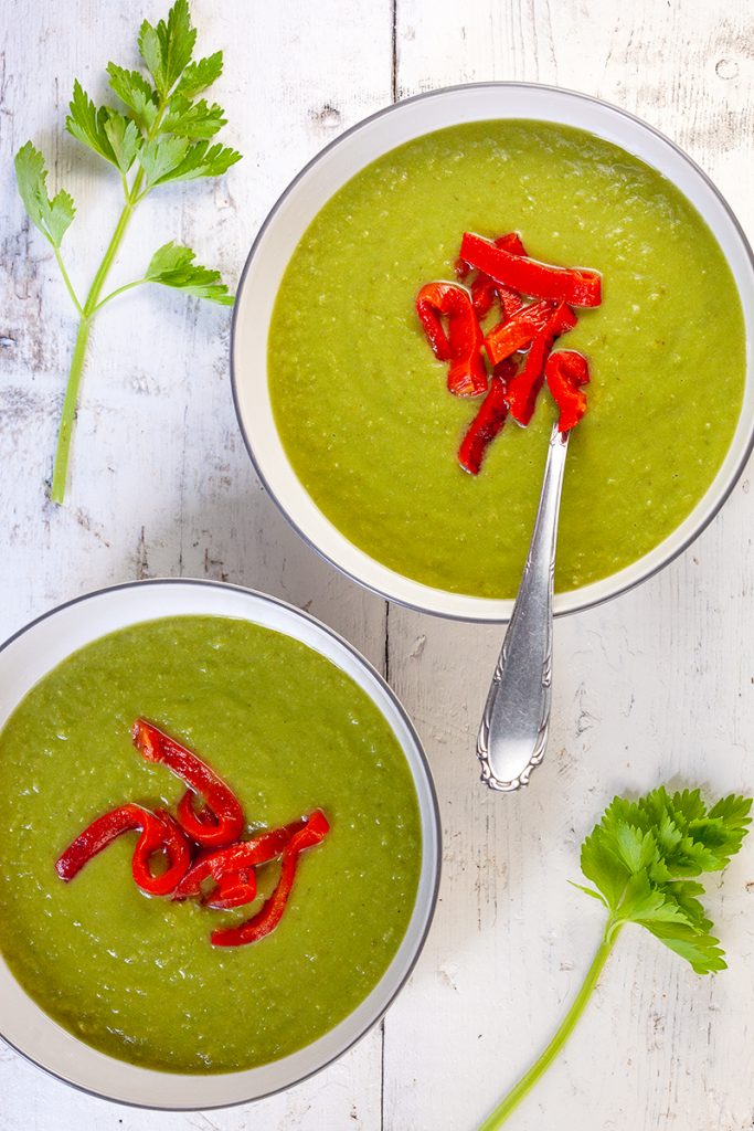 Pea soup with roasted red pepper