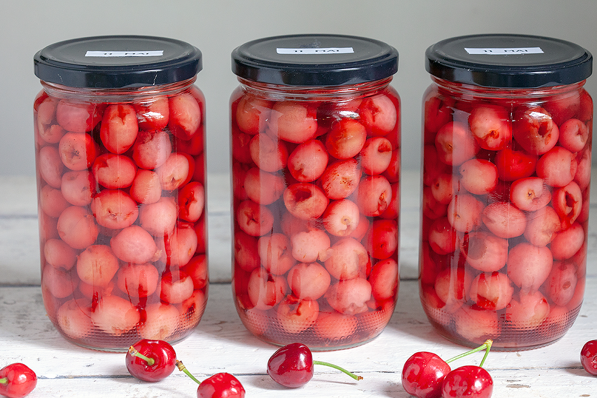 How to preserve cherries