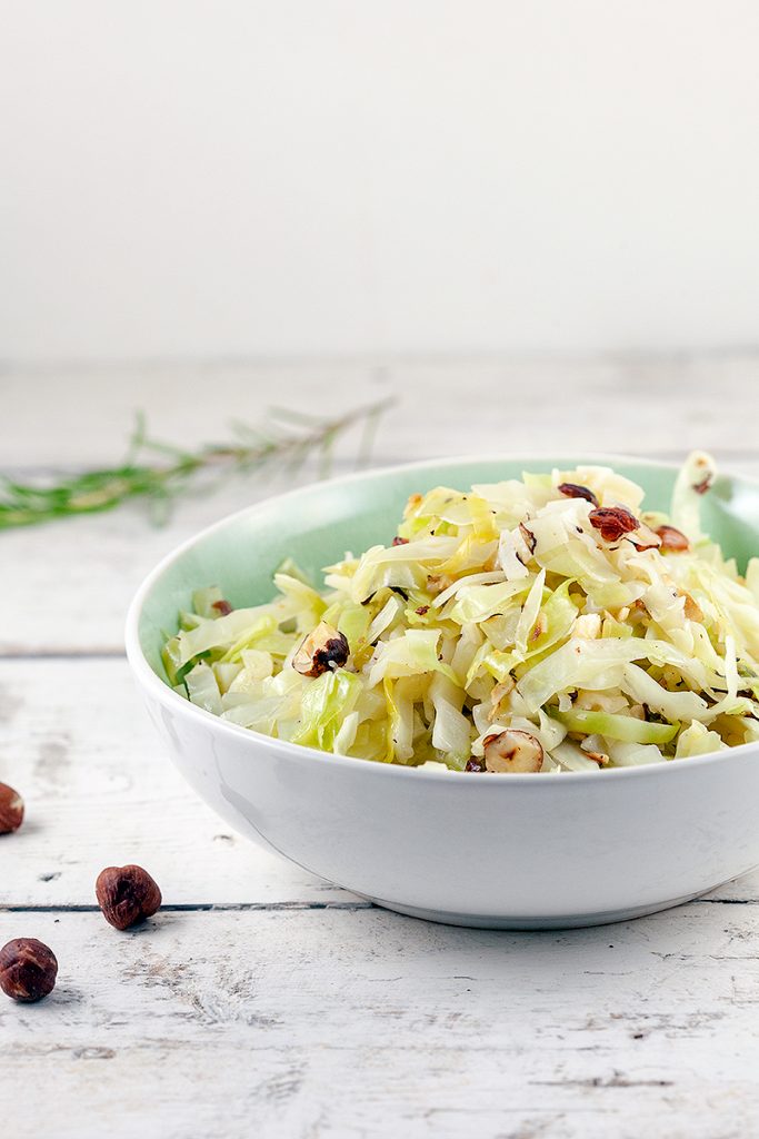 Braised cabbage with hazelnuts