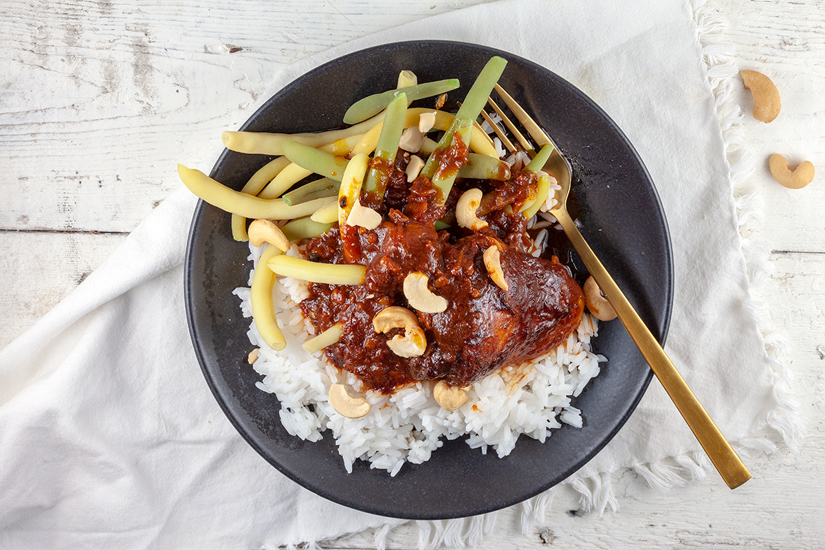 Slow cooker chicken thighs with tomato sauce