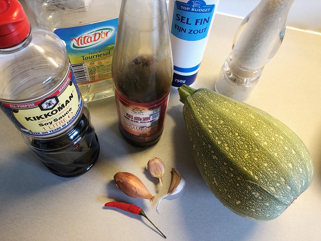 Stir-fried zucchini with sesame ingredients