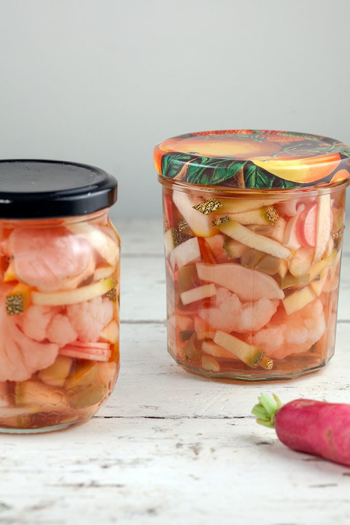 Sweet and sour pickled vegetables