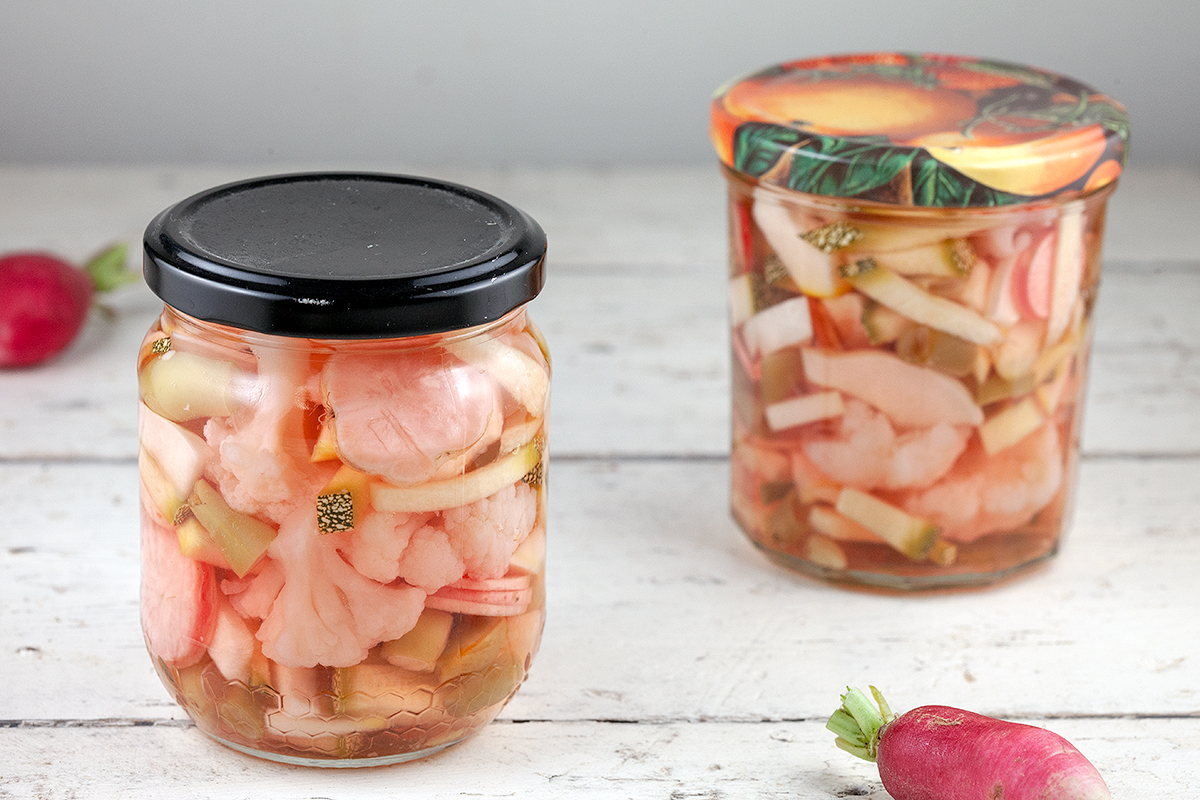 Sweet and sour pickled vegetables