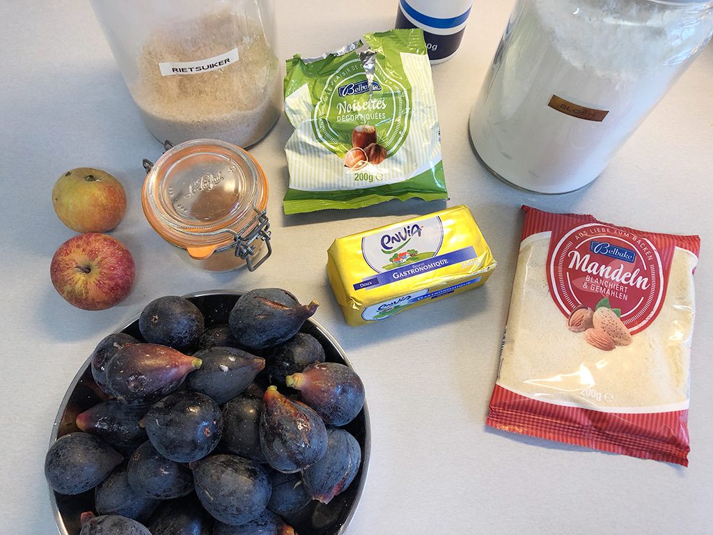 Fig and apple crumble ingredients