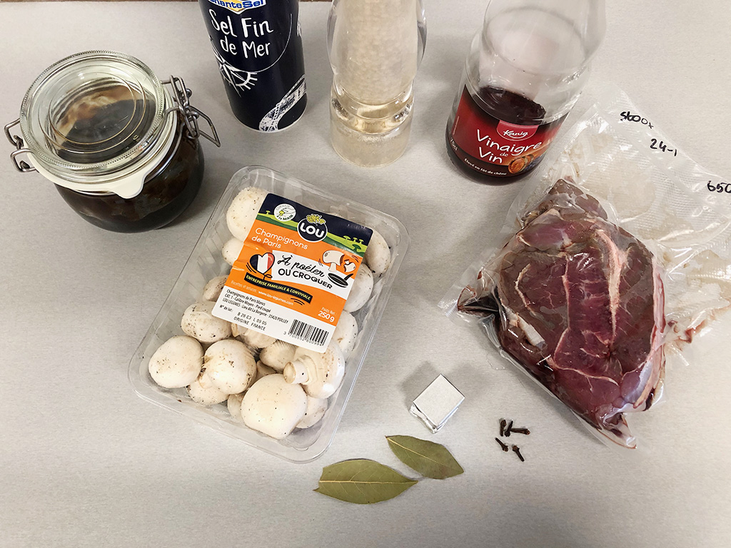Beef stew with apple syrup and mushrooms ingredients